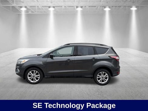 Used 2017 Ford Escape SE w/ Equipment Group 201A FWD image 3
