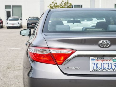 Used 2015 Toyota Camry LE image 6