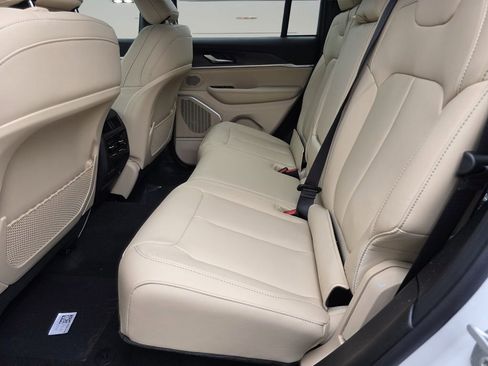 New 2026 Jeep Grand Cherokee Limited RWD image 8