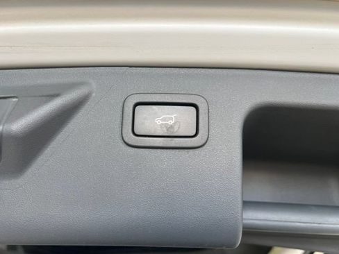 Used 2019 Land Rover Discovery Sport SE AWD/4WD image 8