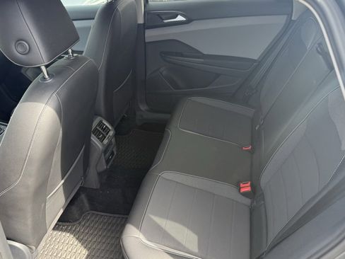 Certified 2023 Volkswagen Taos SE image 14