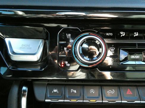 Certified 2024 GMC Sierra 1500 AT4 w/ Technology Package image 29