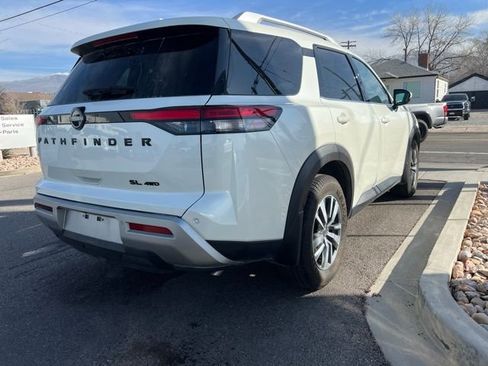 Used 2024 Nissan Pathfinder SL w/ Black Appearance Package image 4