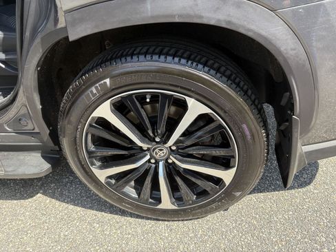 Used 2021 Toyota Highlander XSE image 27