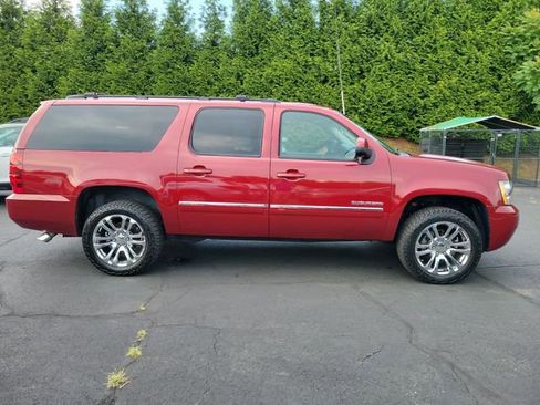 Used 2011 Chevrolet Suburban LT w/ Luxury Package image 8