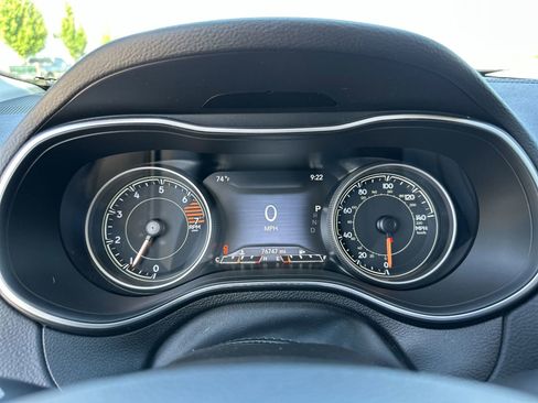 Used 2019 Jeep Cherokee Limited FWD image 12
