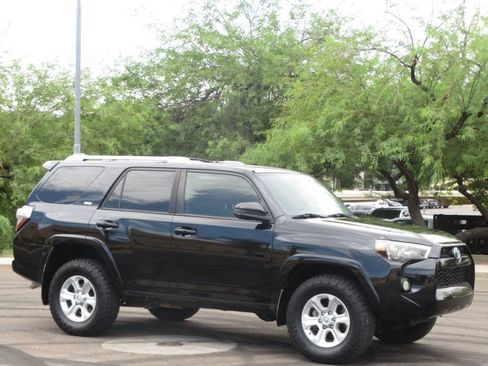 Used 2015 Toyota 4Runner SR5 AWD/4WD image 4