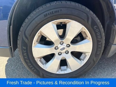 Used 2011 Subaru Outback 2.5i Limited w/ PWR Moonroof Pkg AWD/4WD image 9
