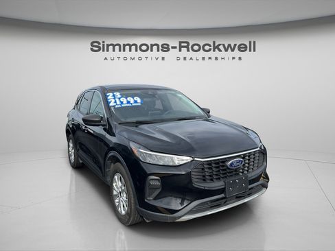 Used 2023 Ford Escape Active image 2