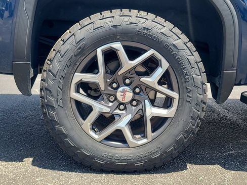 Used 2022 GMC Sierra 1500 SLT w/ SLT Premium Plus Package AWD/4WD image 5