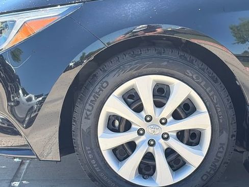 Used 2023 Toyota Corolla LE image 5