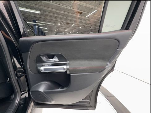 Used 2023 Mercedes-Benz GLB 250 image 27