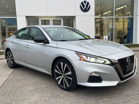 Used 2019 Nissan Altima 2.5 SR w/ SR Premium Package image 2