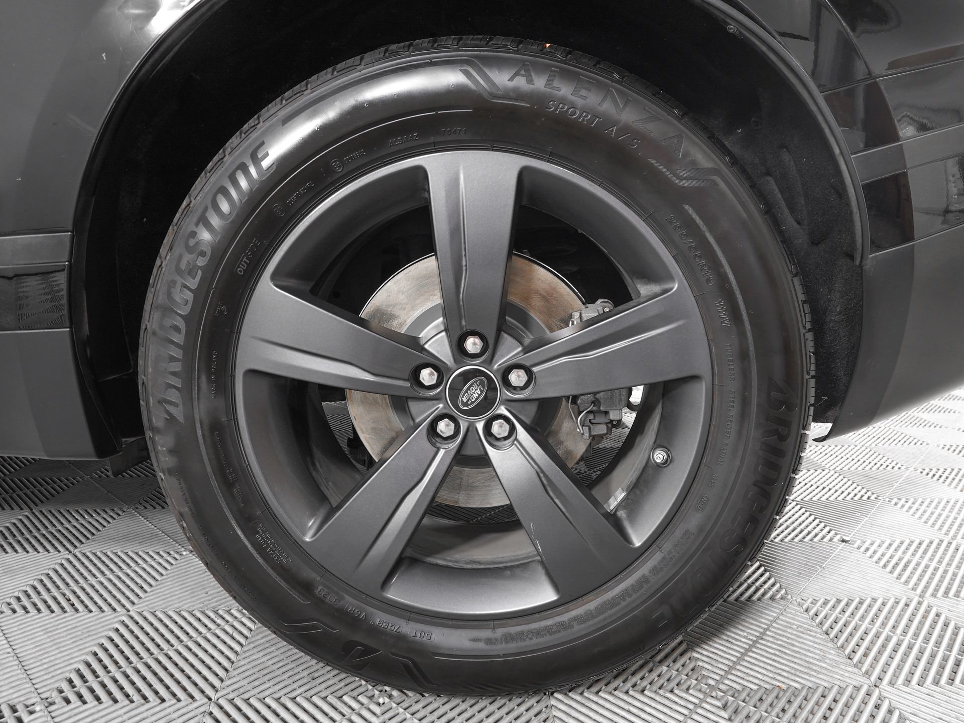 Used 2019 Land Rover Range Rover Velar S AWD/4WD image 32