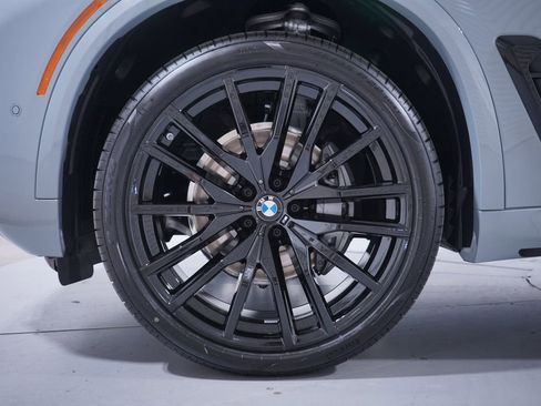 New 2026 BMW X5 xDrive40i w/ M Sport Package AWD/4WD image 2
