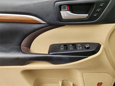 Used 2018 Toyota Highlander Limited image 17