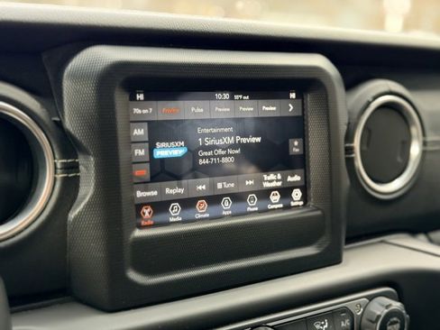 Used 2018 Jeep Wrangler Unlimited Sahara image 12