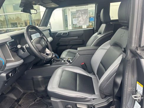 Used 2024 Ford Bronco Black Diamond image 9