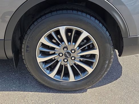 Used 2022 Lincoln Nautilus Reserve FWD image 11