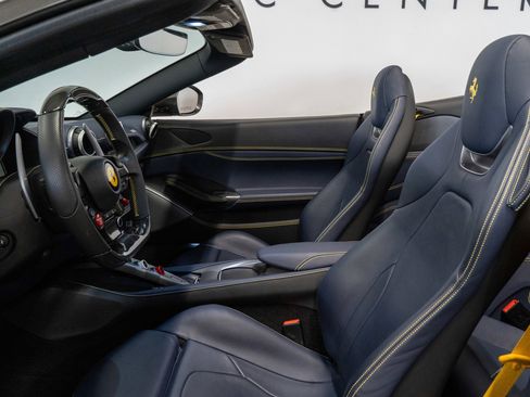 Used 2019 Ferrari Portofino RWD image 4