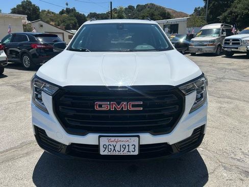 Used 2023 GMC Terrain SLE w/ Elevation Edition FWD image 2