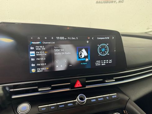 Used 2025 Hyundai Elantra SEL image 15