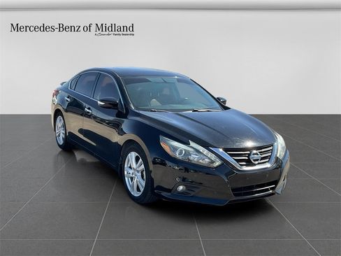 Used 2017 Nissan Altima 3.5 SL w/ 3.5SL Technology Package image 1
