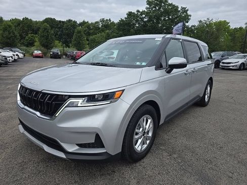 Certified 2022 Kia Carnival LX FWD image 3