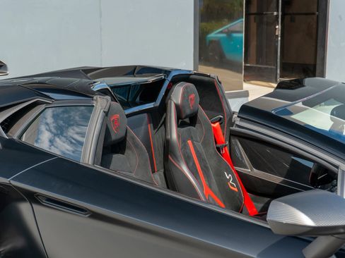 Used 2020 Lamborghini Aventador SVJ AWD/4WD image 63