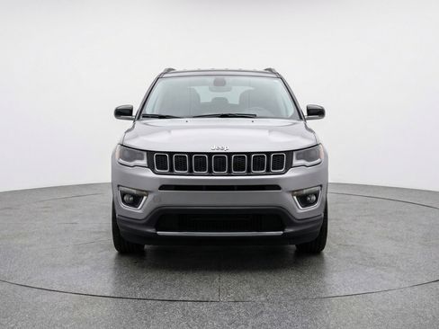 Used 2025 Jeep Compass Limited AWD/4WD image 2