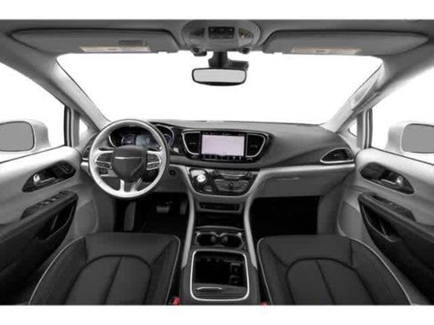 Used 2022 Chrysler Pacifica Touring-L image 8