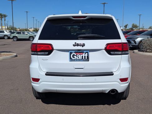 Used 2018 Jeep Grand Cherokee Altitude image 4
