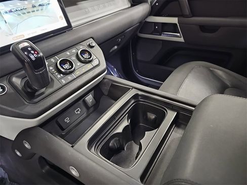 Used 2020 Land Rover Defender 110 First Edition image 27