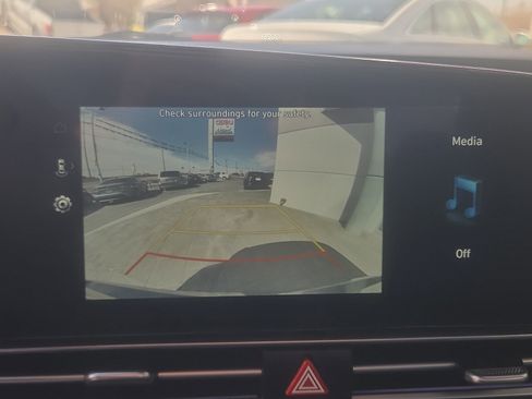 Used 2025 Hyundai Elantra SEL image 10