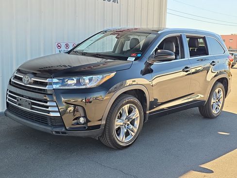 Used 2019 Toyota Highlander Limited image 3