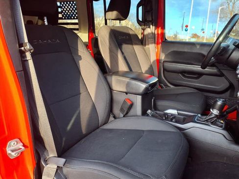 Used 2018 Jeep Wrangler Unlimited Sahara image 10