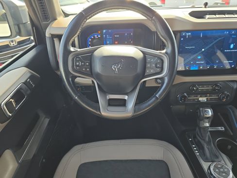 Used 2022 Ford Bronco Wildtrak image 15