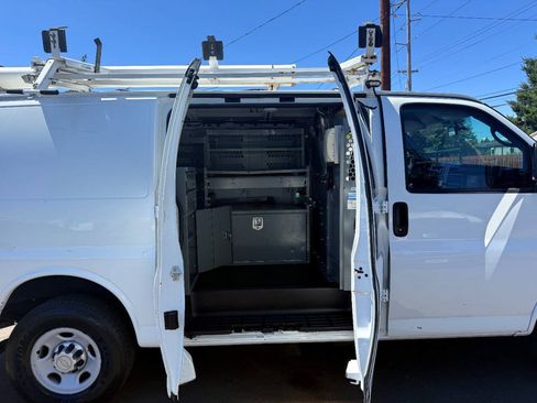 Used 2013 Chevrolet Express 2500 RWD image 11