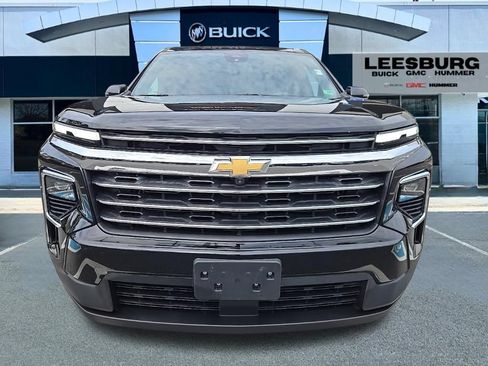 Used 2025 Chevrolet Traverse LT w/ Driver Confidence Package FWD image 2
