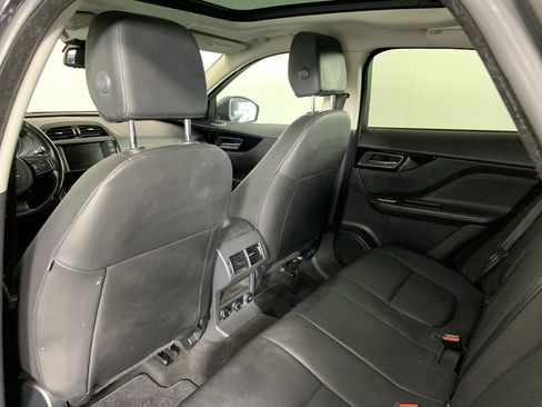 Used 2018 Jaguar F-PACE Premium image 26