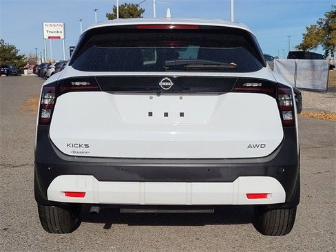 Certified 2025 Nissan Kicks SV w/ Illumination Package image 5