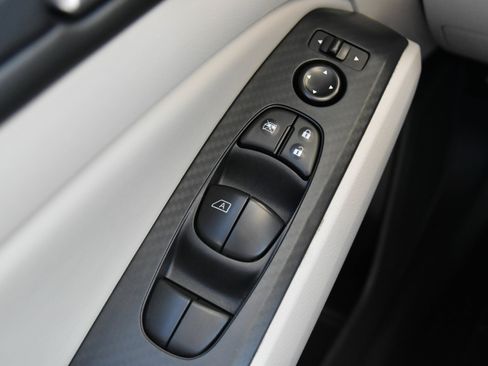 Used 2025 Nissan Altima 2.5 SV FWD image 31