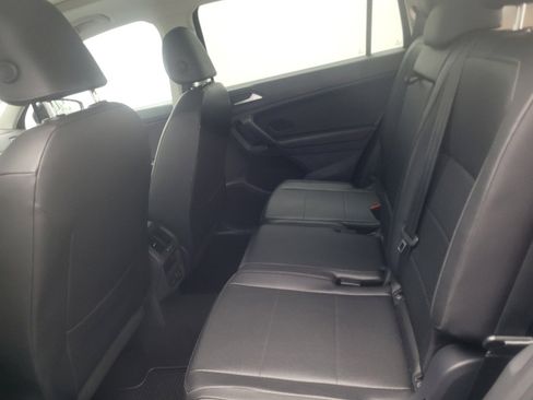 Used 2019 Volkswagen Tiguan SE w/ Panoramic Sunroof Package AWD/4WD image 18