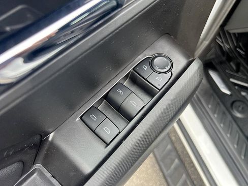 Used 2024 Chevrolet Colorado LT w/ LT Convenience Package III image 10