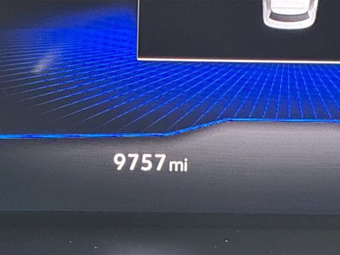 Certified 2025 Volkswagen Taos SE AWD/4WD image 16