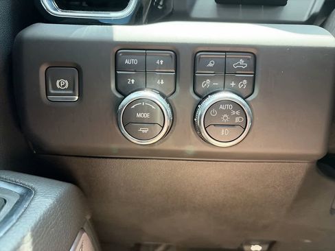Used 2024 GMC Sierra 2500 Denali w/ Denali Reserve Package AWD/4WD image 24
