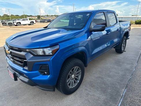 Used 2024 Chevrolet Colorado LT w/ LT Convenience Package AWD/4WD image 3