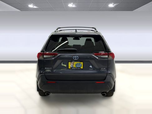 Used 2022 Toyota RAV4 XLE Premium image 8