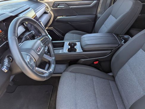 Used 2025 GMC Acadia Elevation image 10