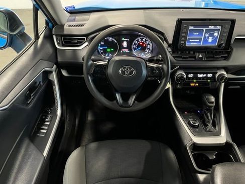 Used 2019 Toyota RAV4 LE w/ Carpet Mat Package AWD/4WD image 18